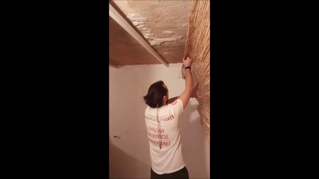 suspended ceiling with bamboo cane --- ψευδοροφη στο ταβανι με καλαμωτή