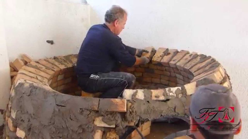 Κατασκευή παραδοσιακού ξυλόφουρνου