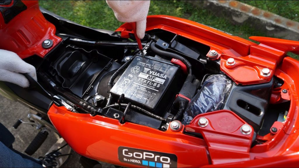 Aλλαγή μπαταρίας honda CBF125