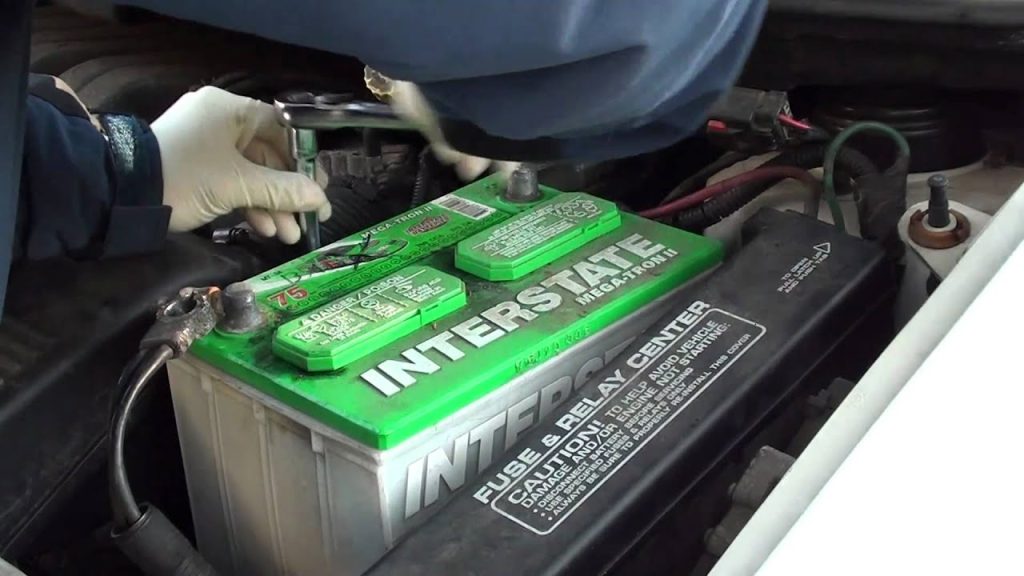 Πως αλλάζουμε μπαταρία στο αυτοκίνητο (How to Replace a Car Battery)